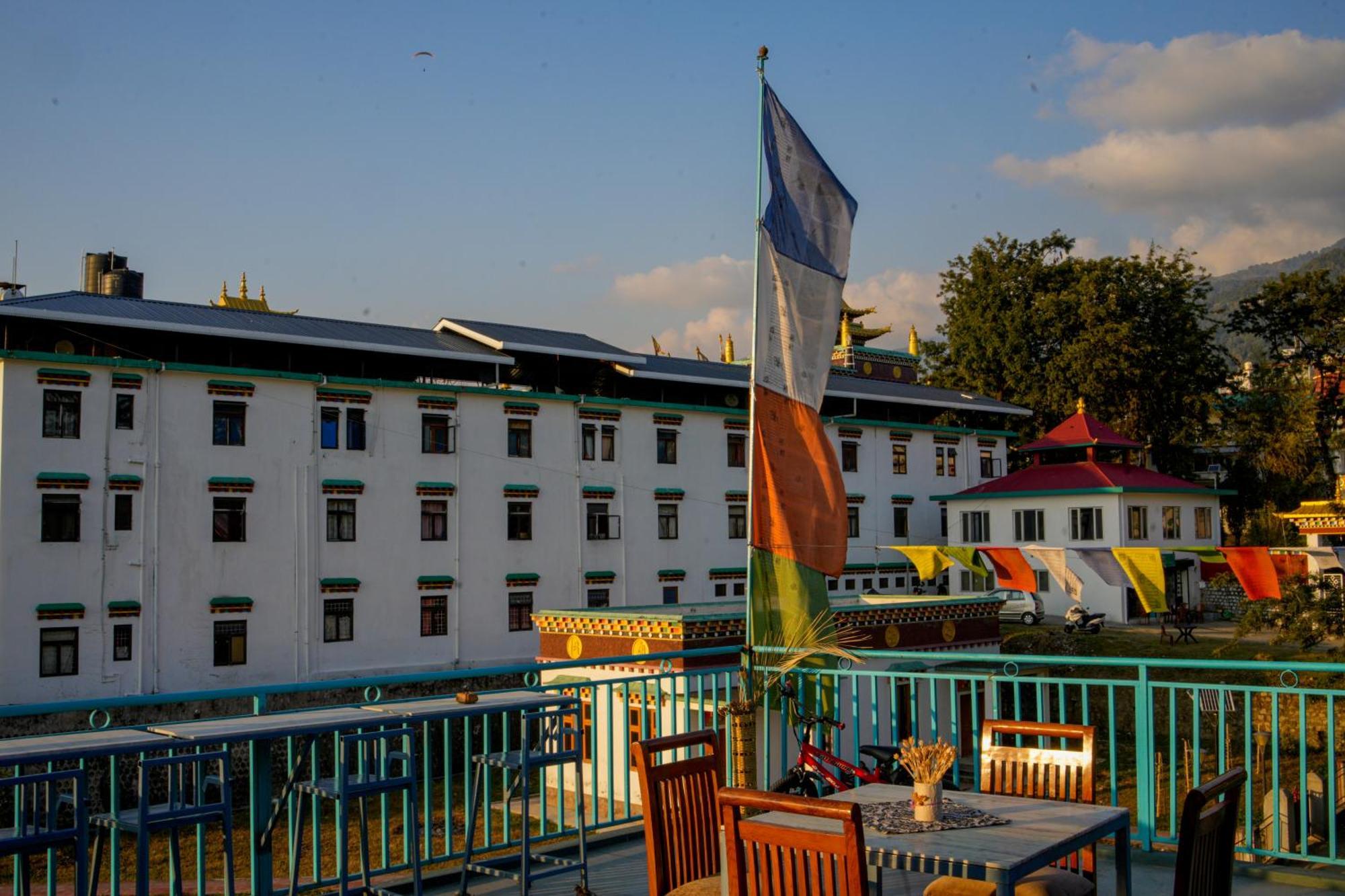 Hotel Chokling Arthouse - The Treasure Of Himalayas à Bīr Extérieur photo